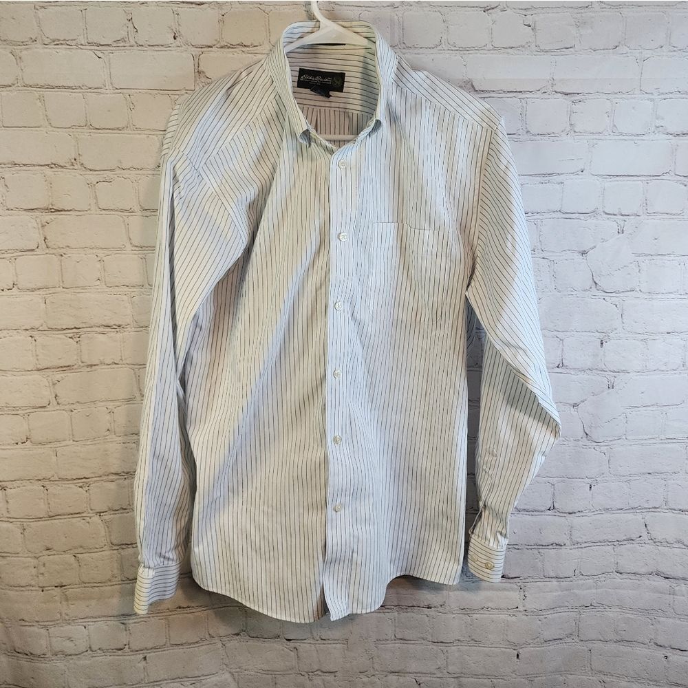 Men's Eddie Bauer longsleeve button-down shirt, size Medium
